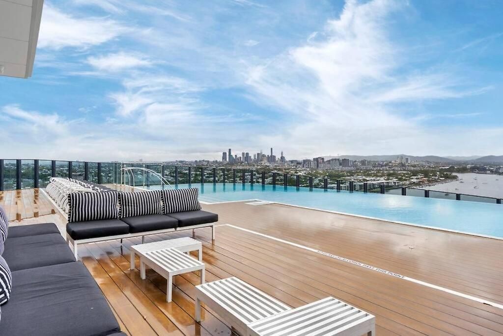 2br-2ba Resort-style Retreat In Hamilton M21