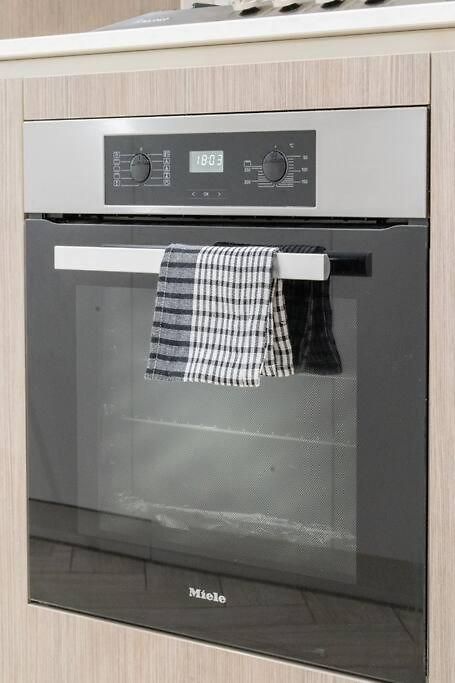 2br-2ba Resort-style Retreat In Hamilton M21 Apartment *