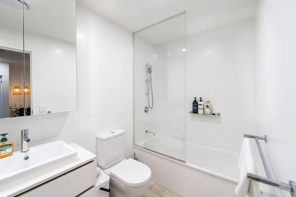 2br-2ba Resort-style Retreat In Hamilton M21 *