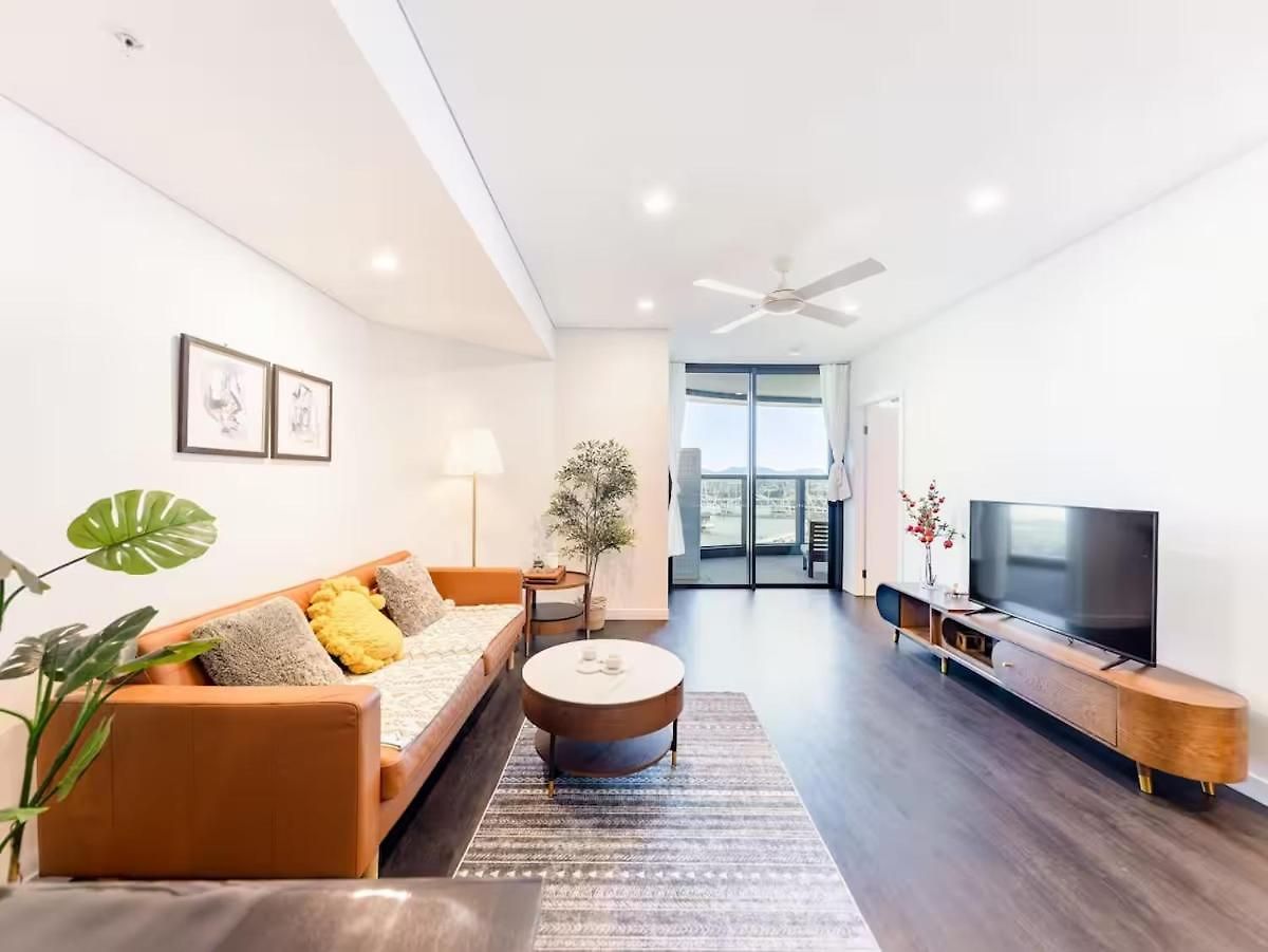Apartment Riverfront 2 Bedroom In With Parking *