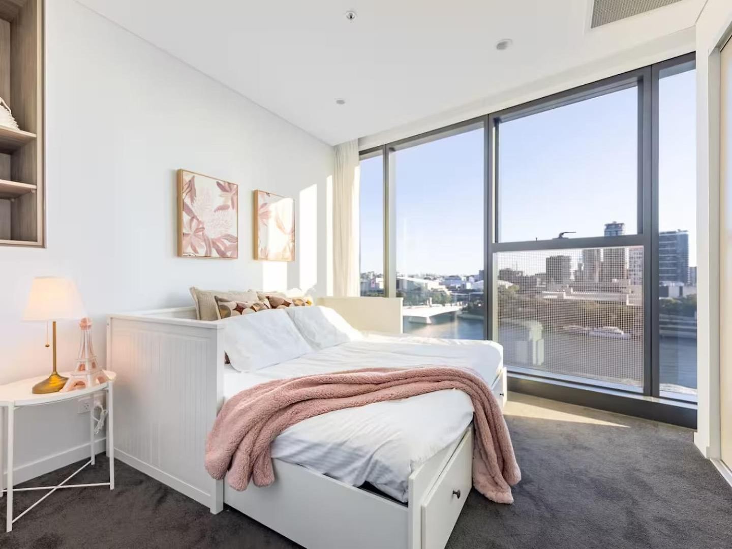 Apartment Riverfront 2 Bedroom In With Parking