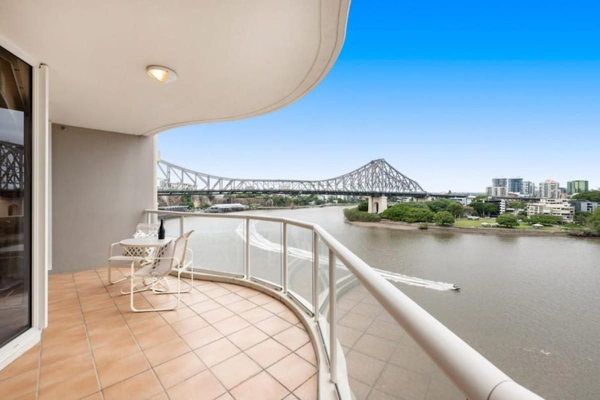Gilded River - Vintage Charm & River Front Luxury 1 Bedroom - Story Bridge Views
