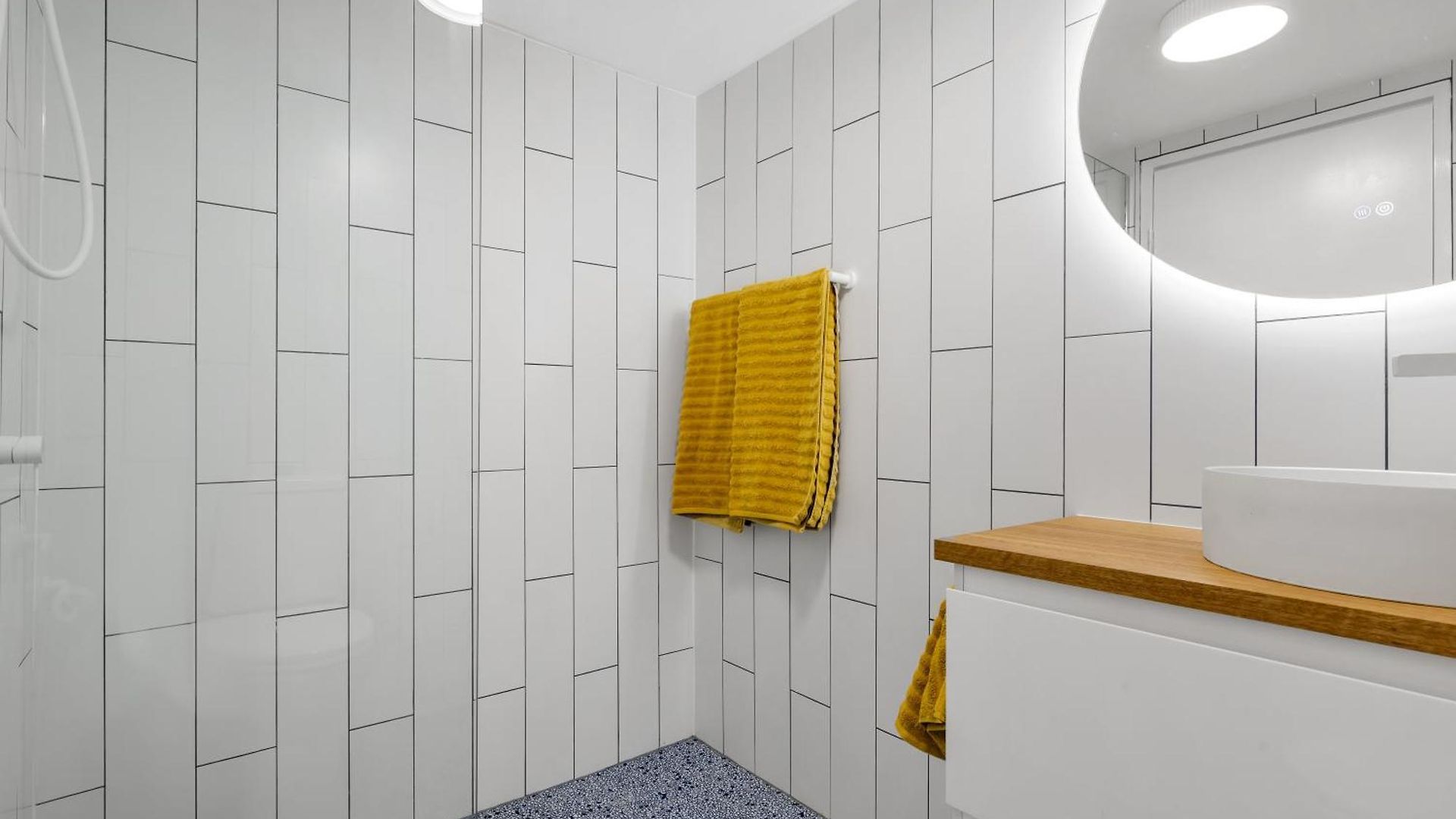 Spacious 2br- Centre Of Brissy!