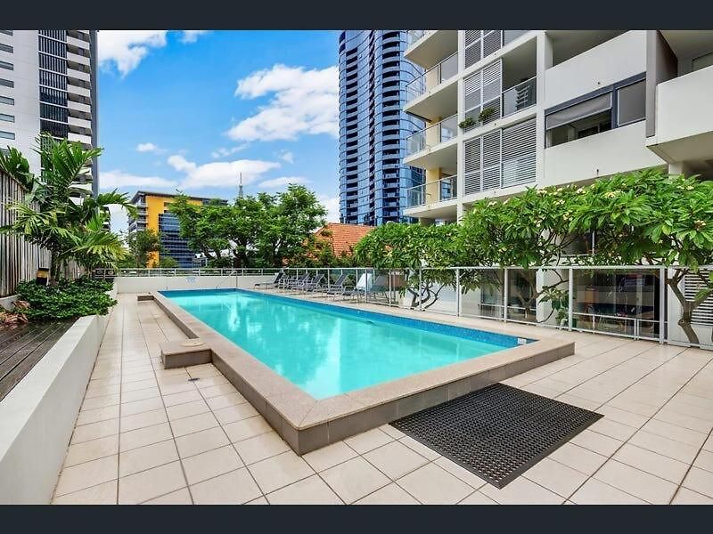 Artist Retreat With Huge Entertaining Balcony