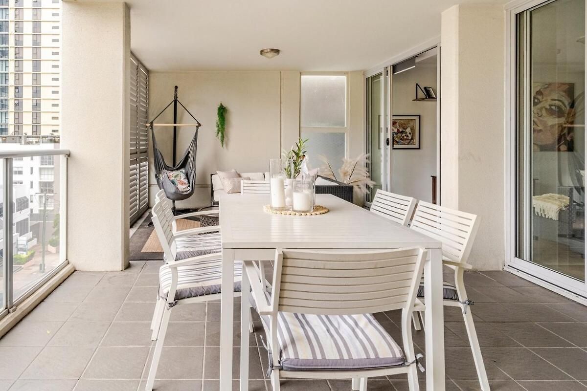 Artist Retreat With Huge Entertaining Balcony