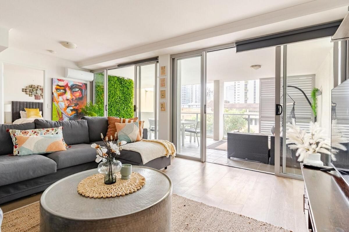 Artist Retreat With Huge Entertaining Balcony * Brisbane