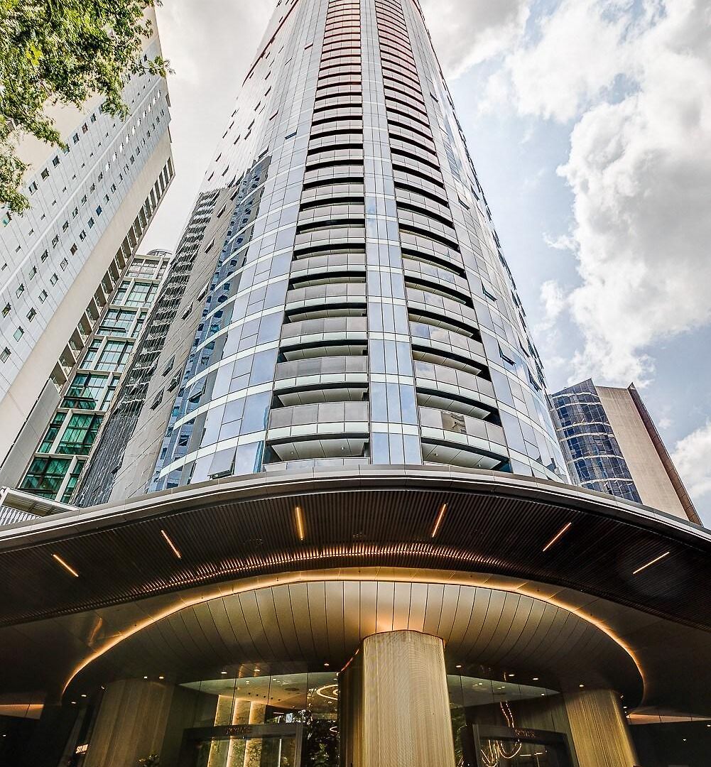 Lux Living In Heart Of *