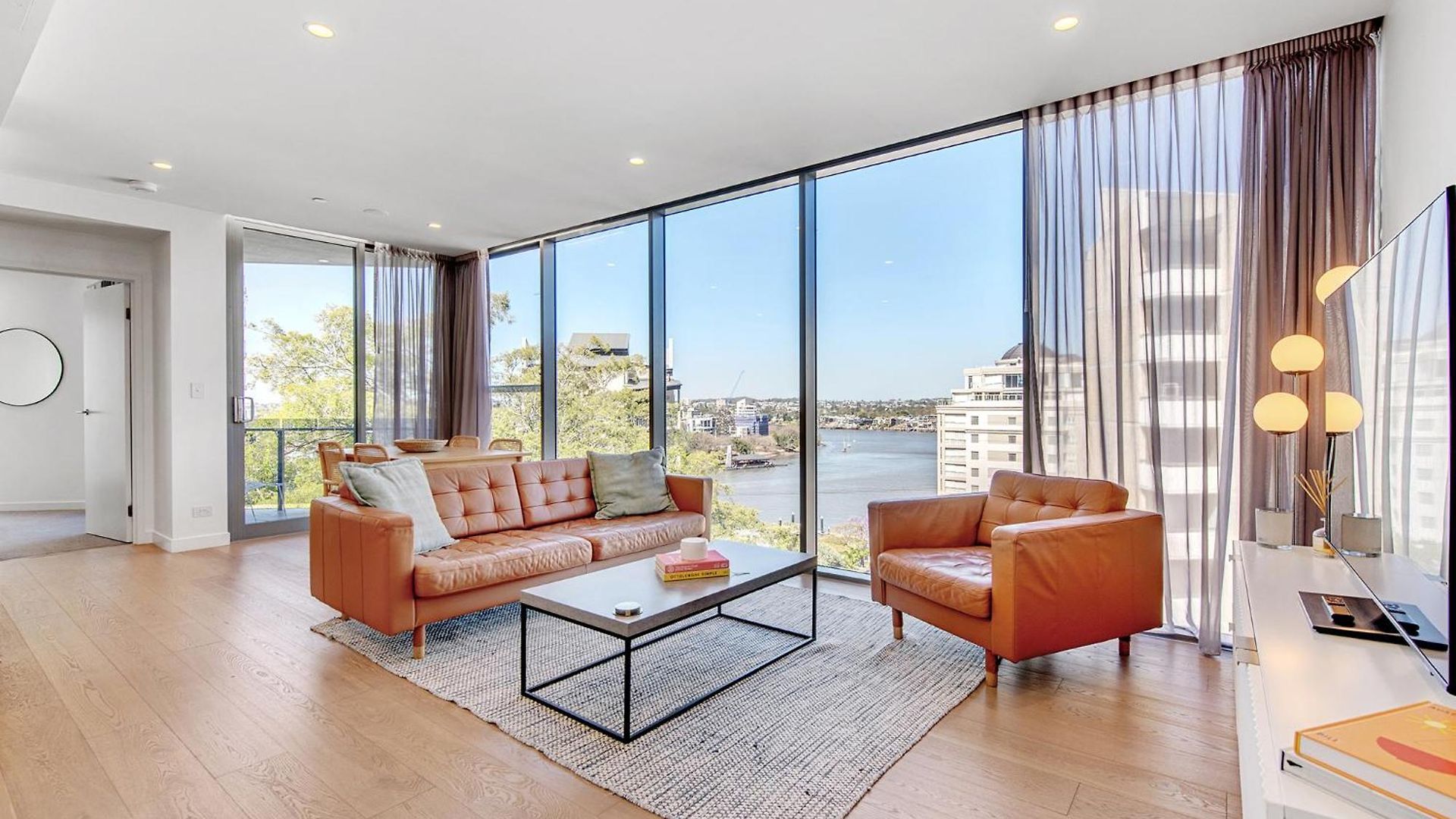Apartment Lovely 2 Bedroom Executive
