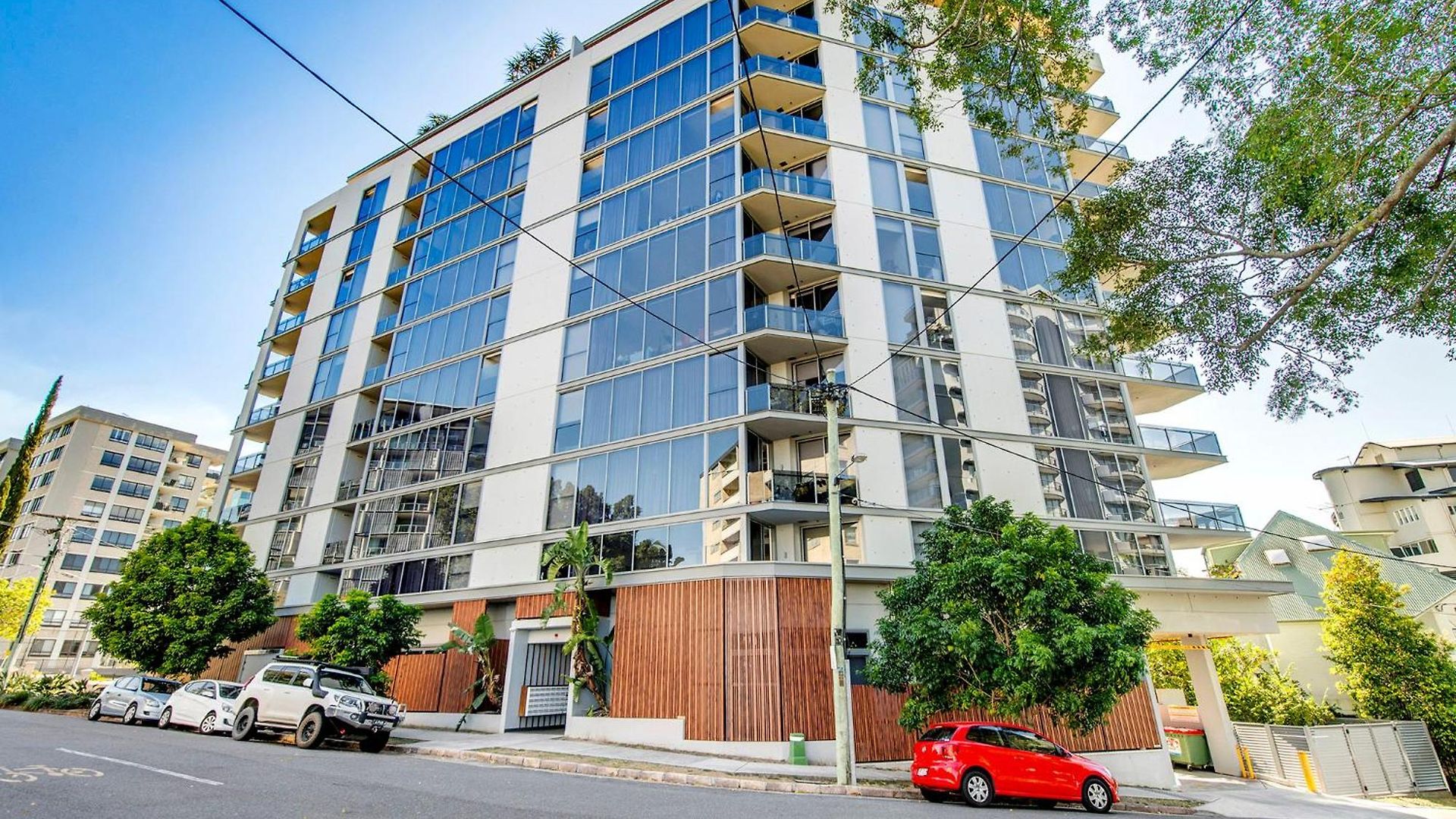 Lovely 2 Bedroom Executive Apartment *