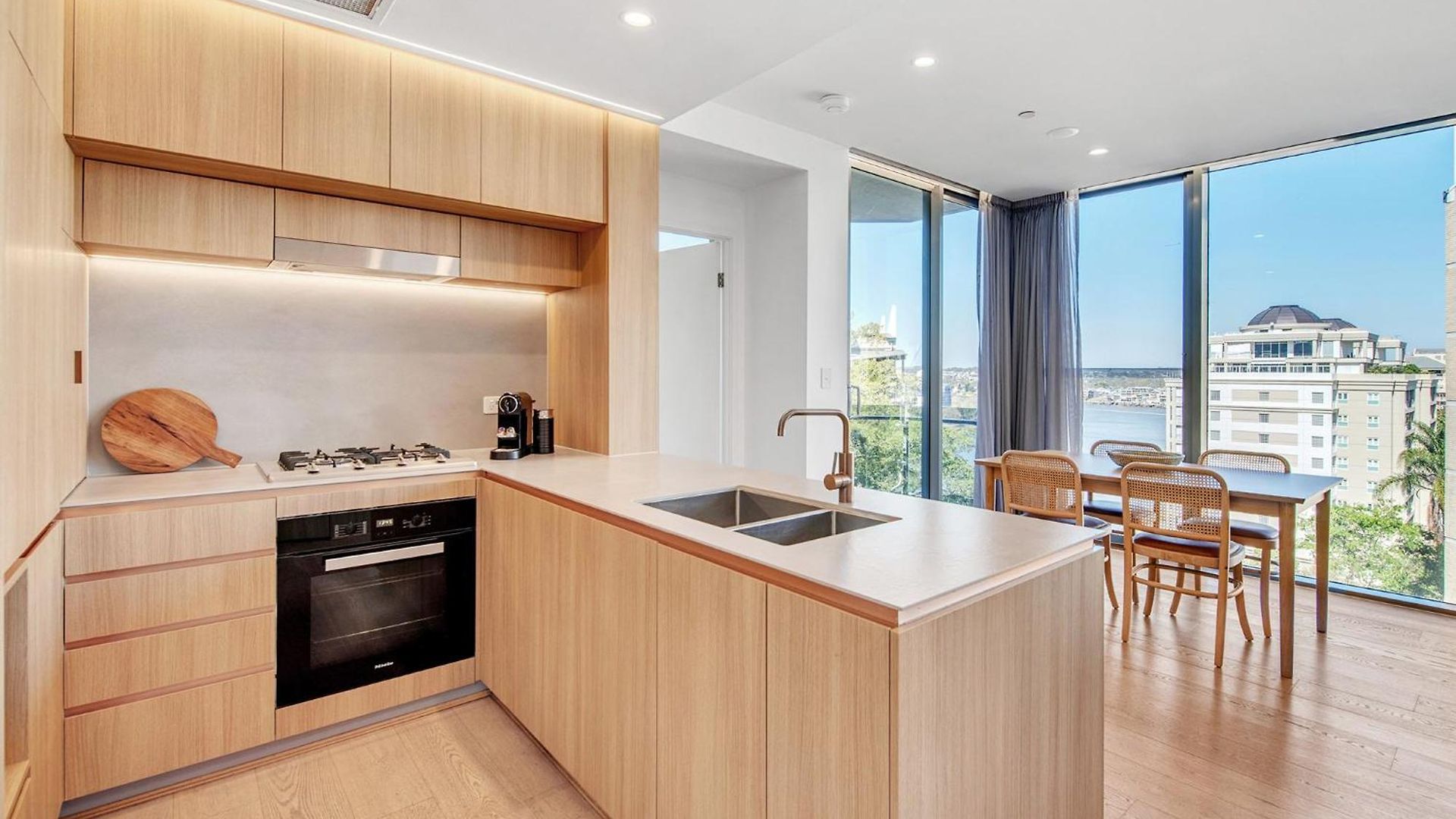 Lovely 2 Bedroom Executive Apartment Brisbane