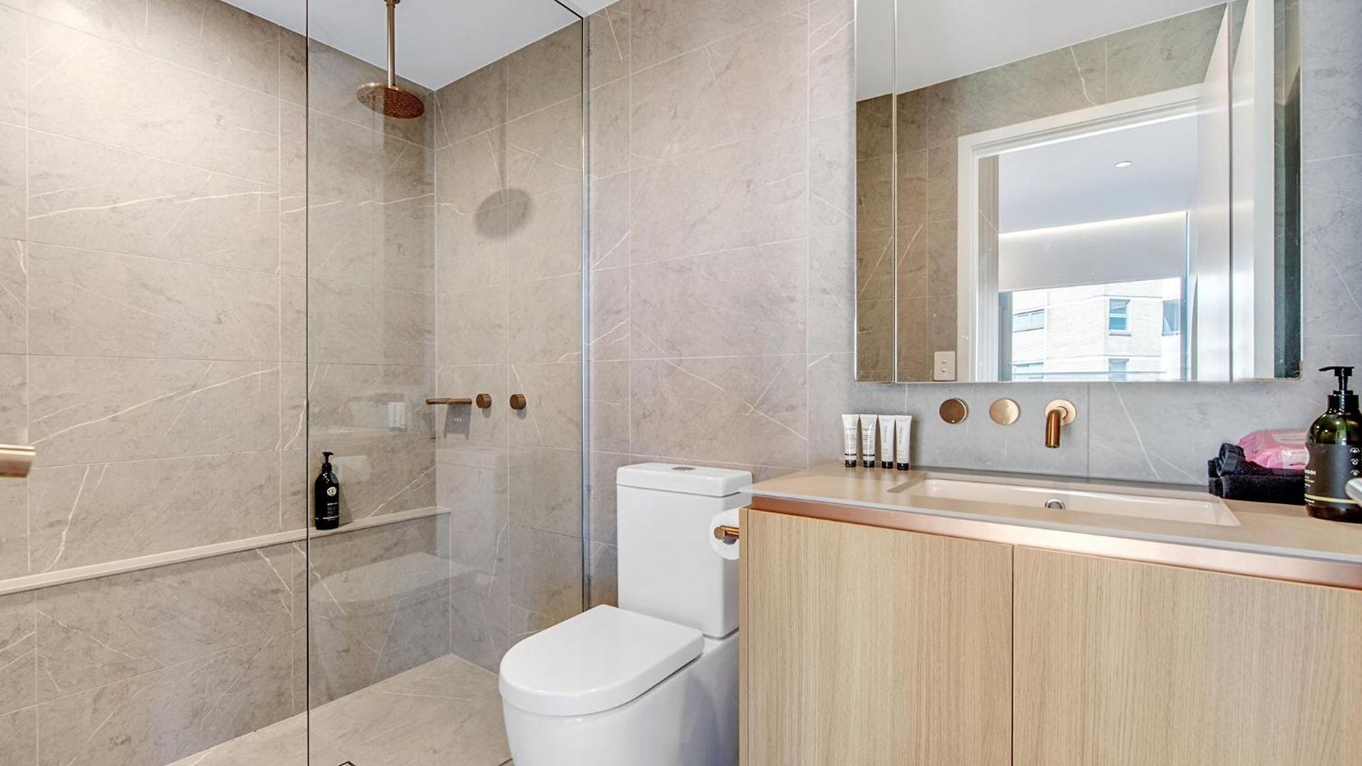 Lovely 2 Bedroom Executive Apartment