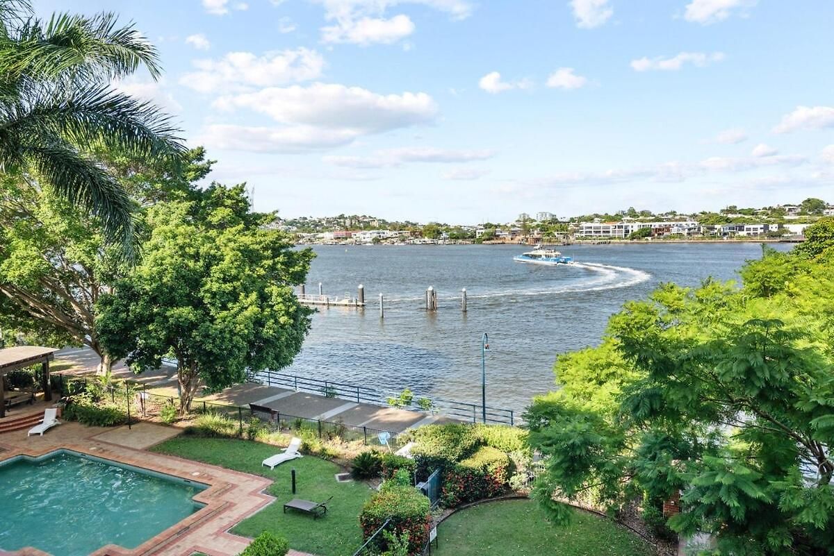 Luxury Water Views - 2bed-2bath-1car-pool Apartment Brisbane