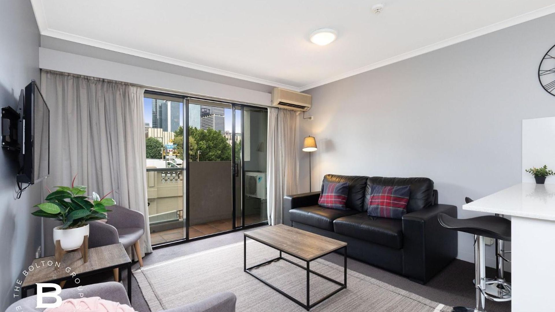 Apartment Skyline View, Urban Retreat