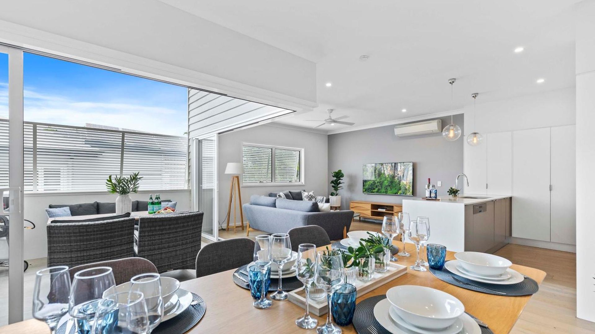 Stylish 3br Townhouse Camphill - Wifi, Parking Apartment Brisbane