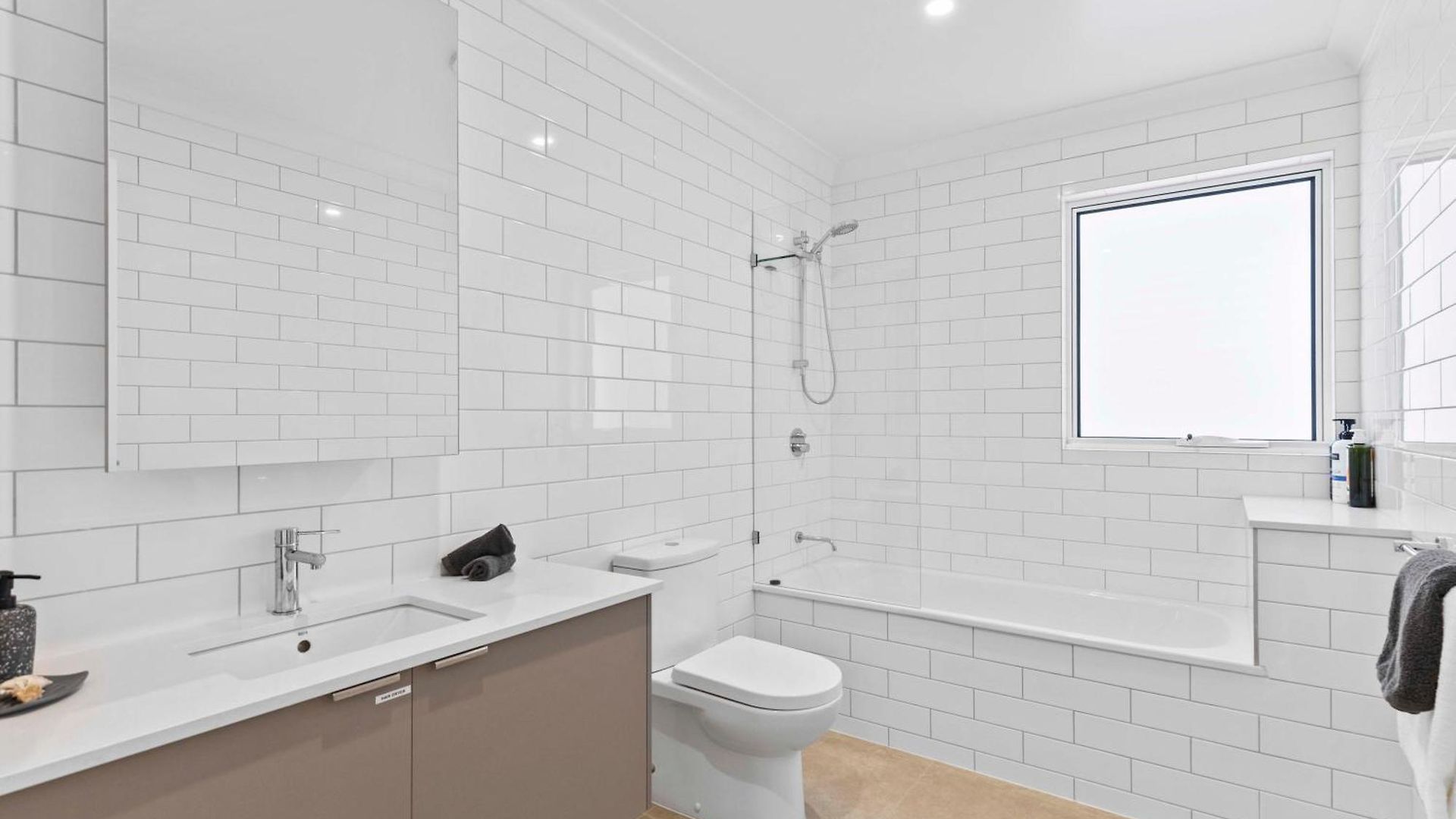 Stylish 3br Townhouse Camphill - Wifi, Parking