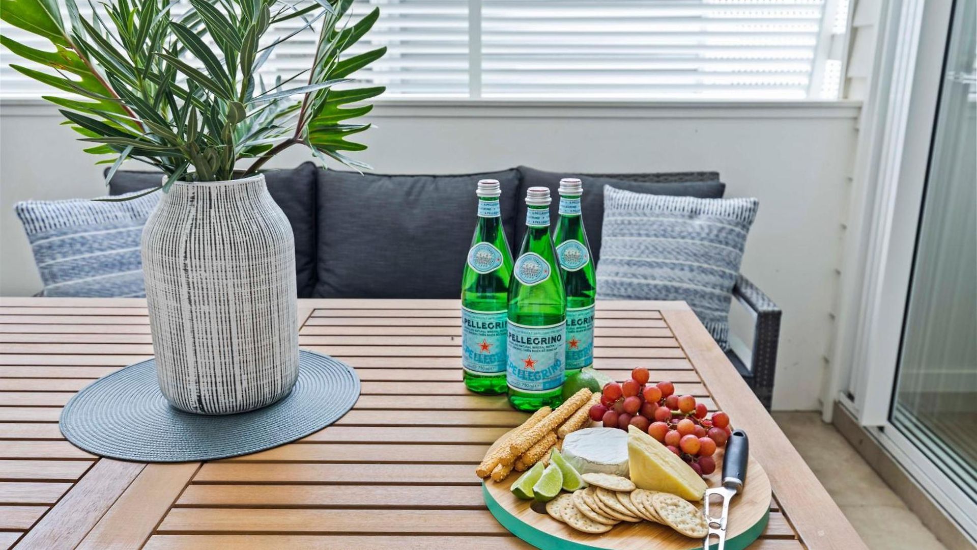 Stylish 3br Townhouse Camphill - Wifi, Parking Brisbane