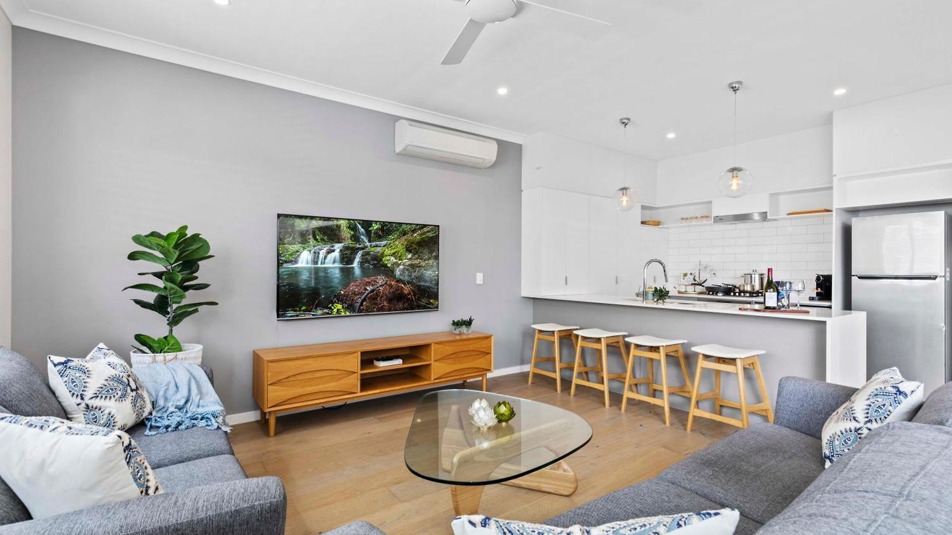 Stylish 3br Townhouse Camphill - Wifi, Parking Apartment Brisbane
