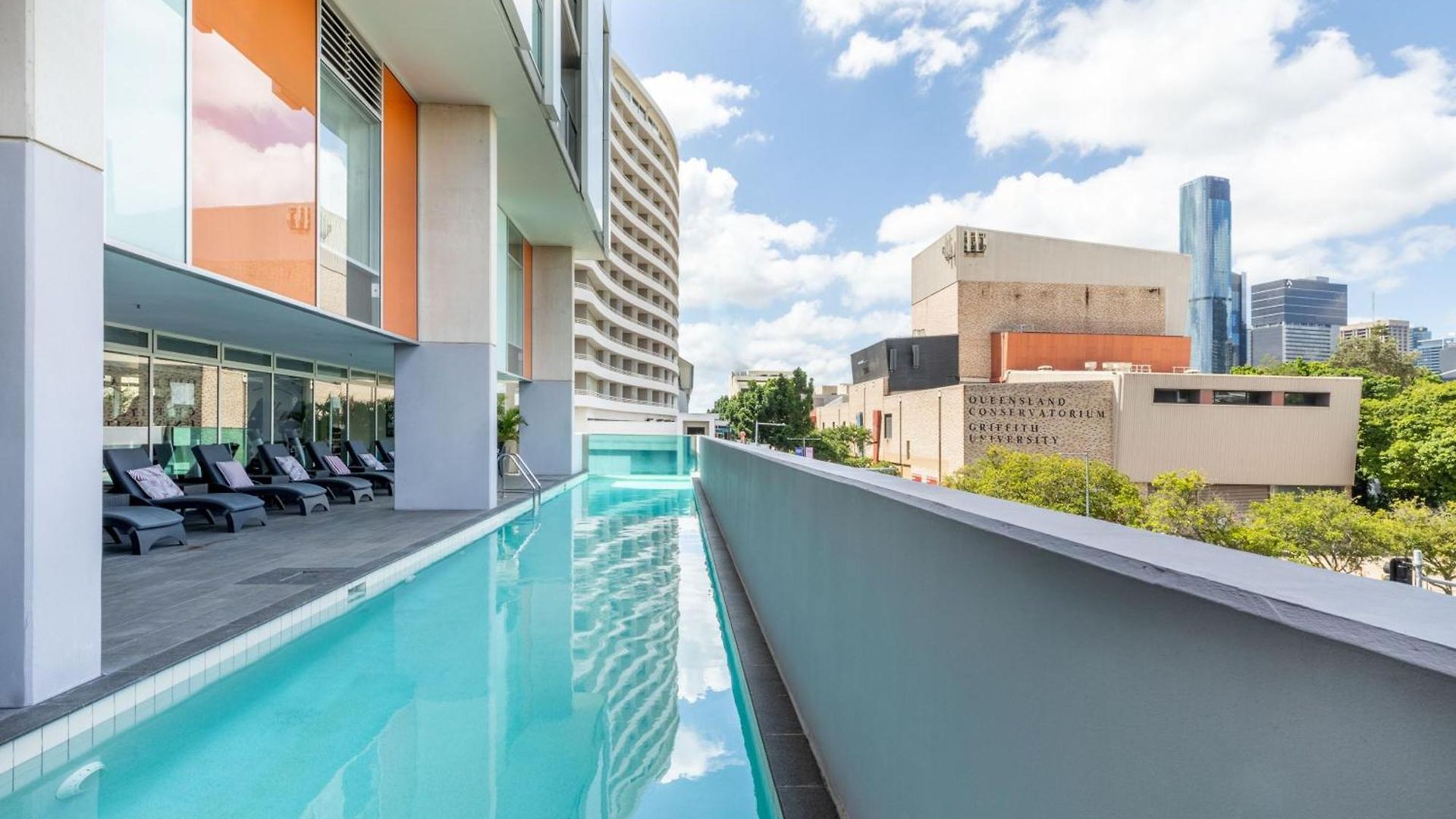 Hotel Mantra South Bank 4*
