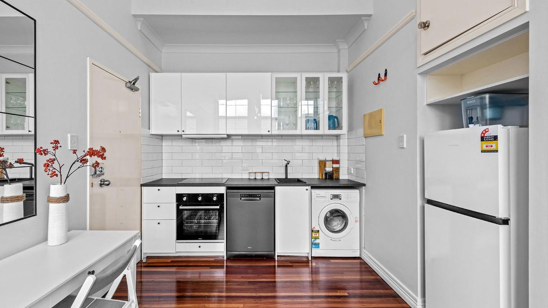 Stylish 1 Bedroom Retreat In The Heart Of Apartment Brisbane