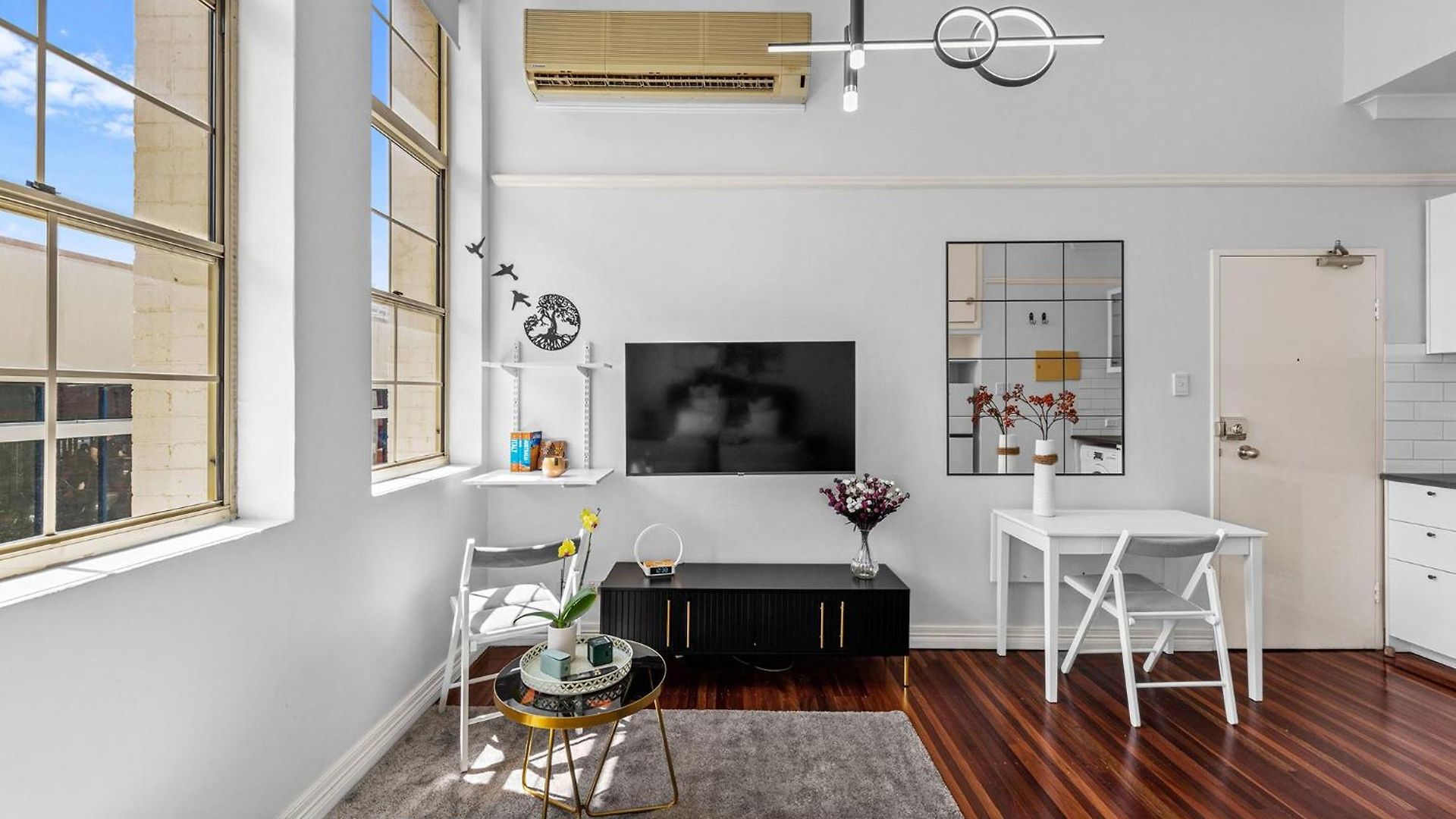 Stylish 1 Bedroom Retreat In The Heart Of *