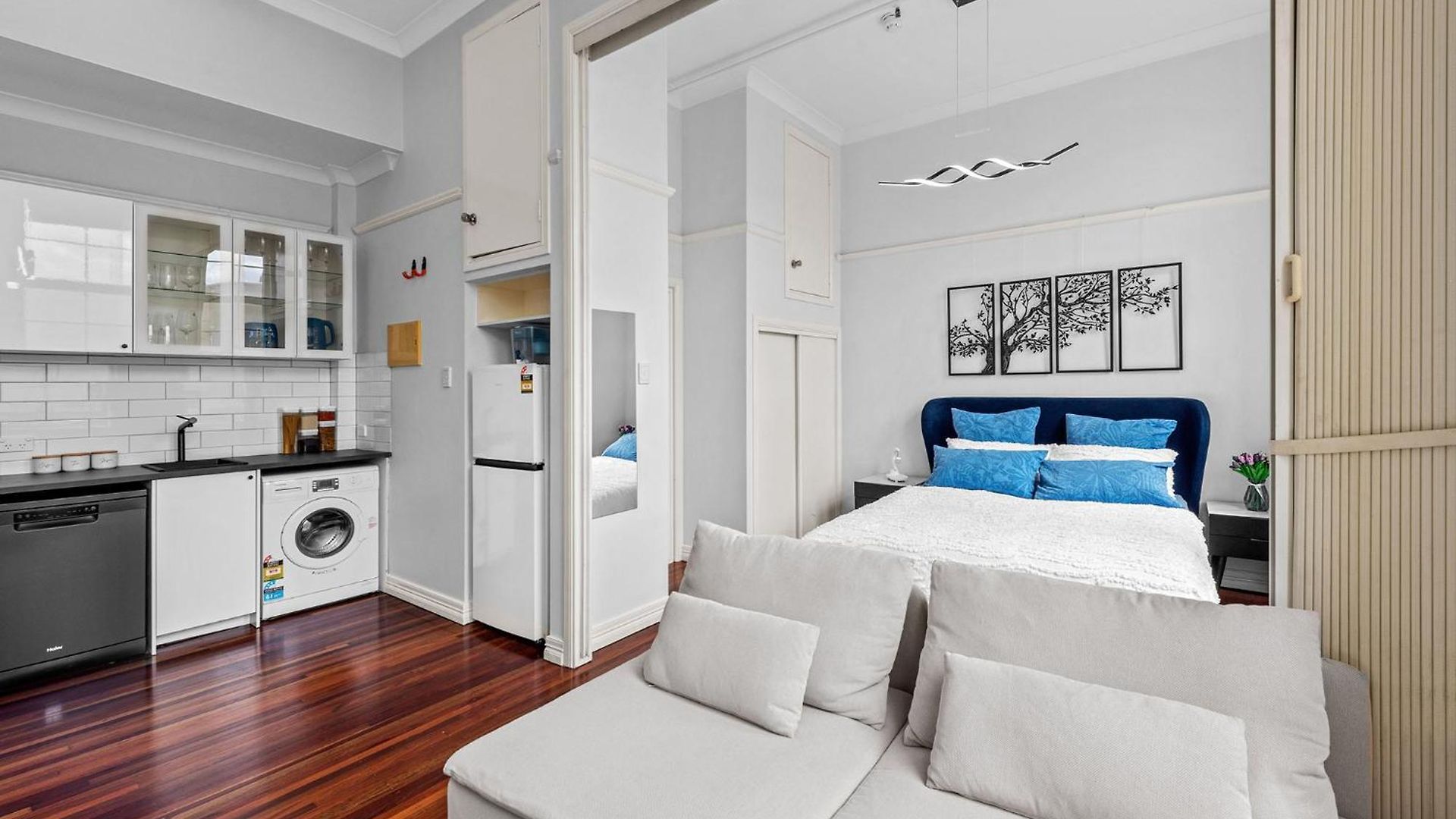 Stylish 1 Bedroom Retreat In The Heart Of Apartment *