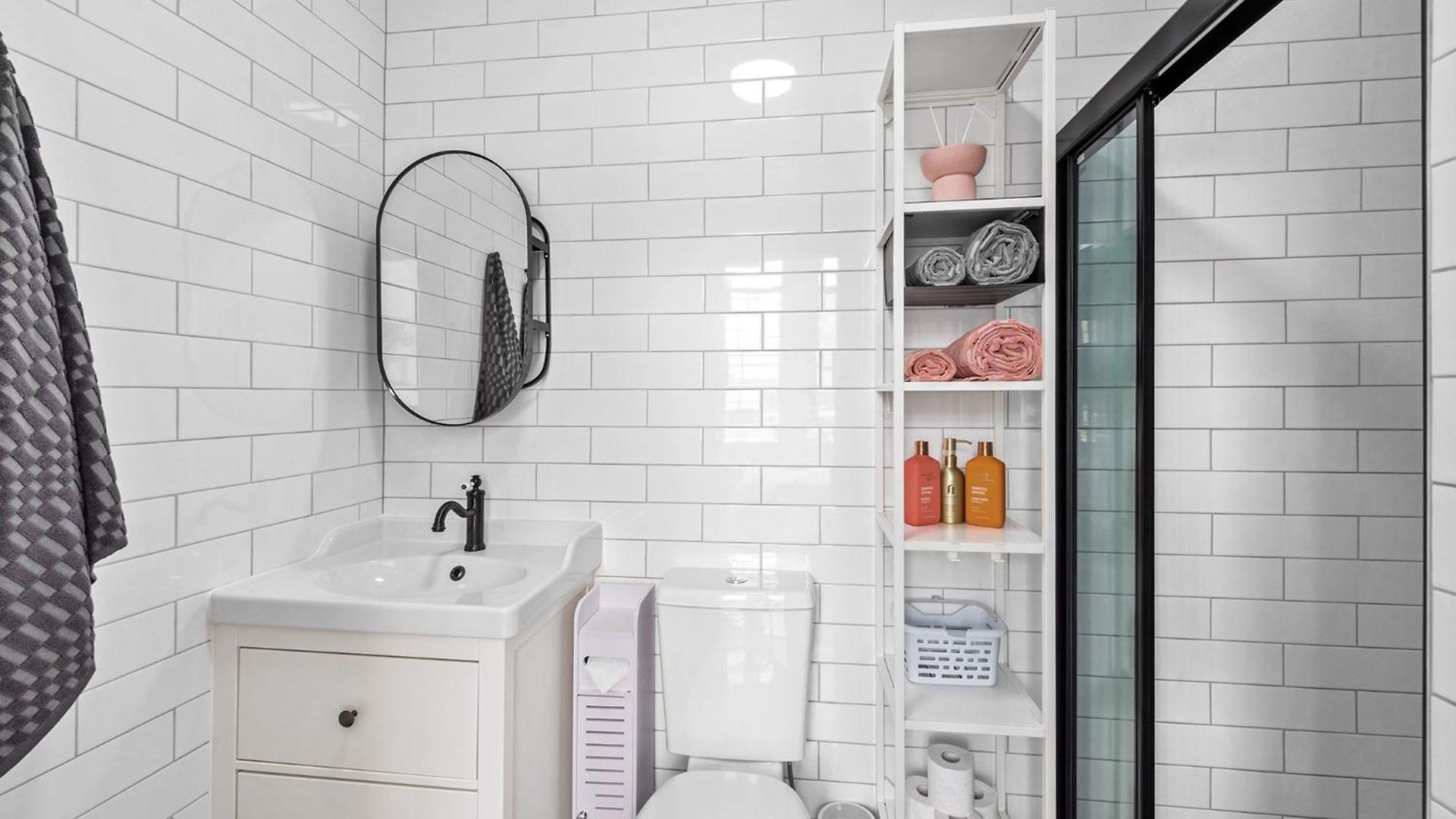 Stylish 1 Bedroom Retreat In The Heart Of Apartment
