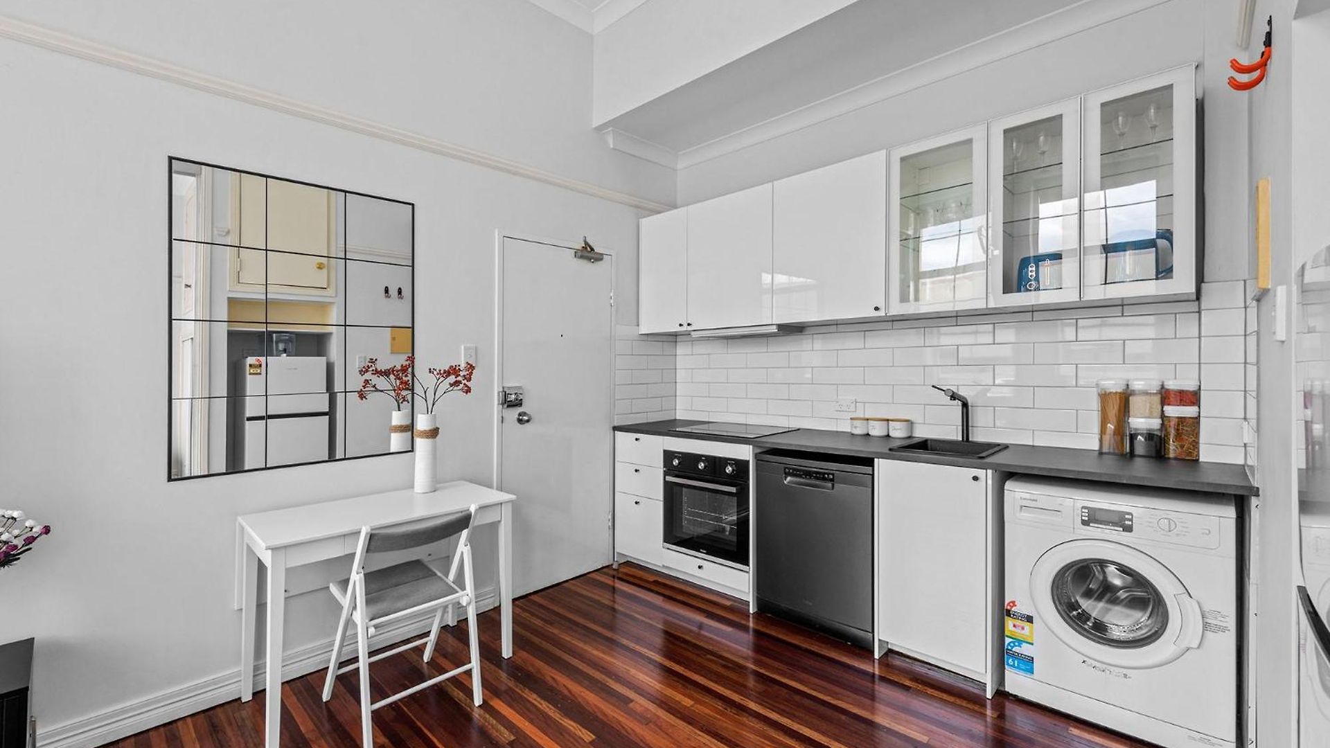 Apartment Stylish 1 Bedroom Retreat In The Heart Of