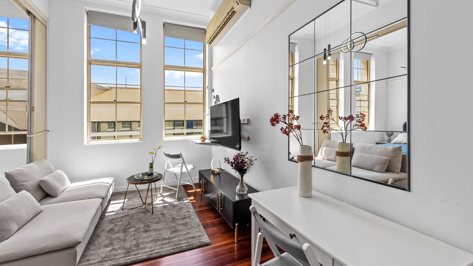 Stylish 1 Bedroom Retreat In The Heart Of Apartment *