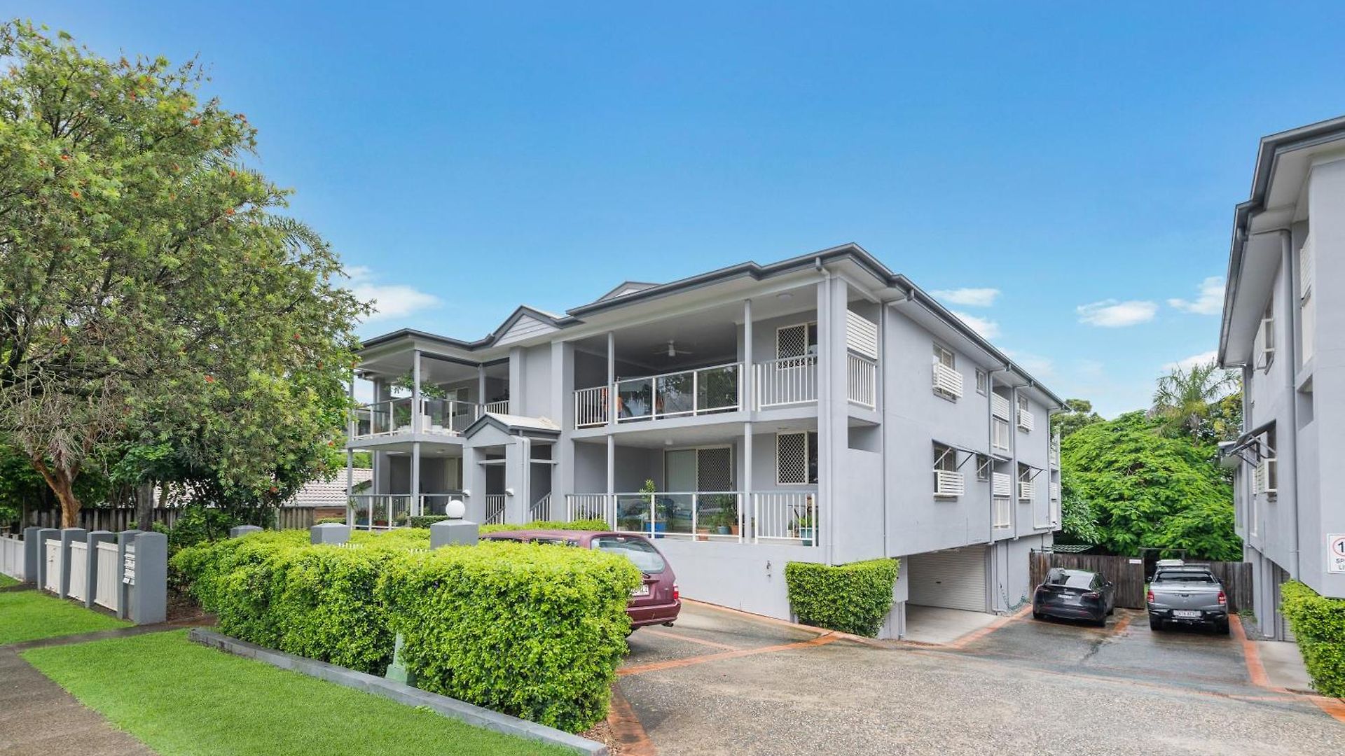 Spacious 3bdroom Entertaining Unit Close To City, Cafes And Shops