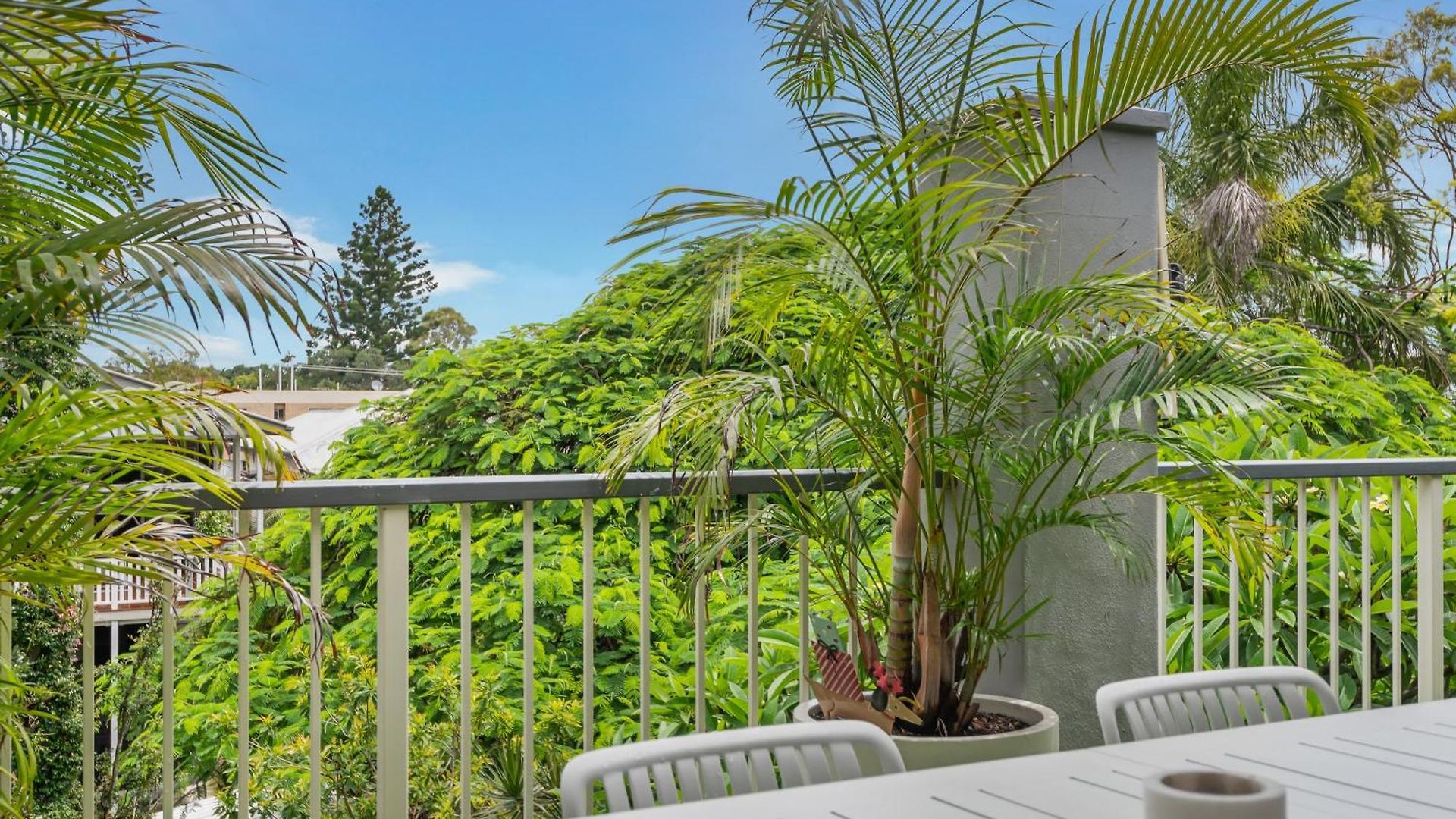 Spacious 3bdroom Entertaining Unit Close To City, Cafes And Shops Apartment