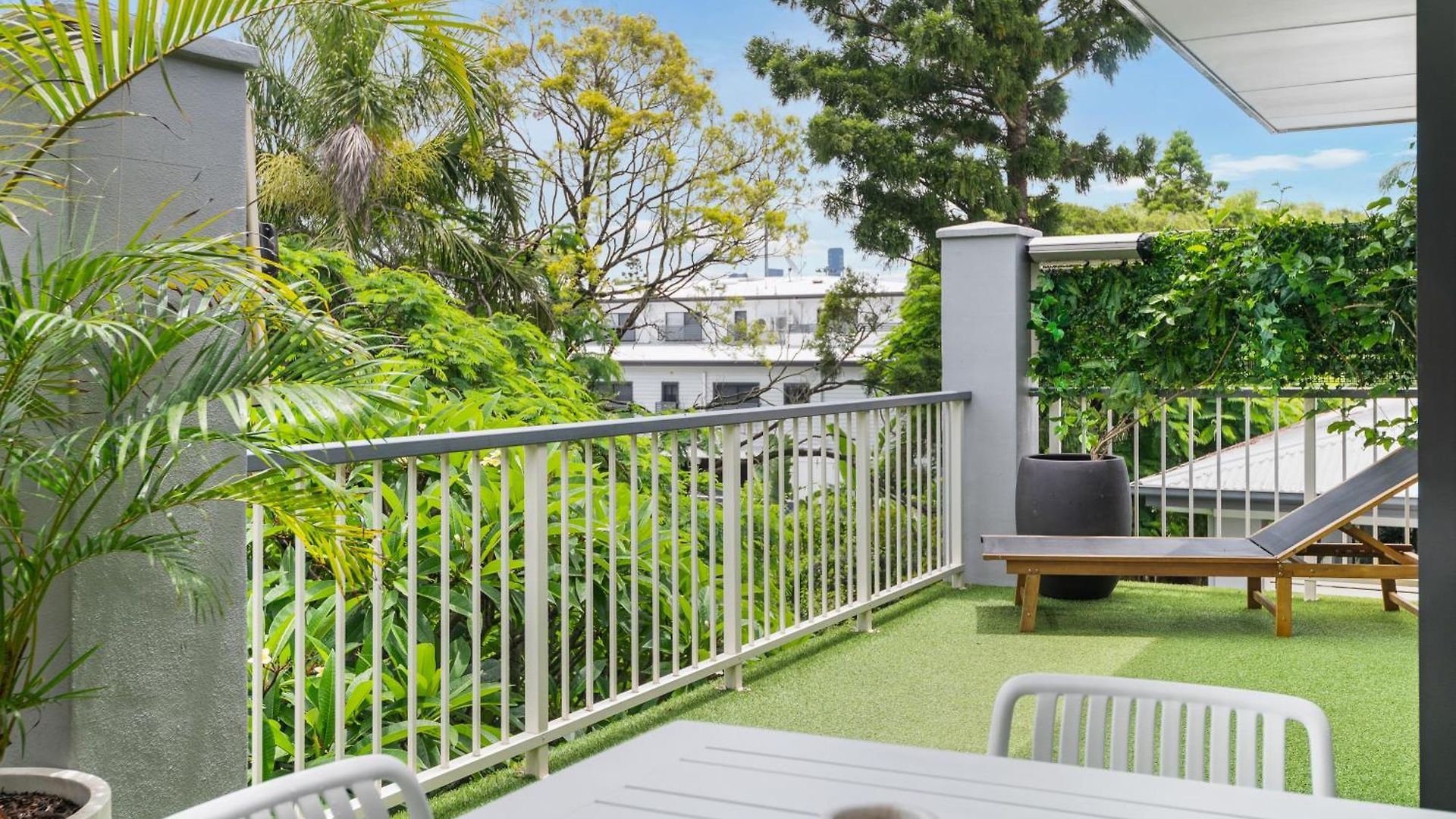 Spacious 3bdroom Entertaining Unit Close To City, Cafes And Shops Apartment Brisbane