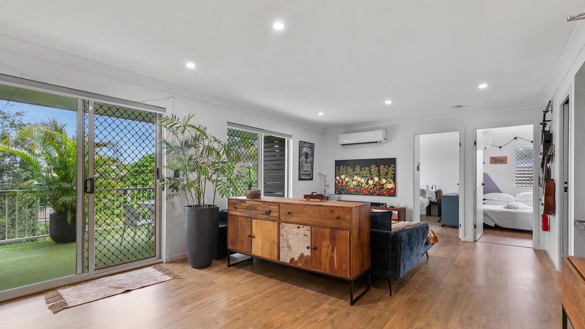 Spacious 3bdroom Entertaining Unit Close To City, Cafes And Shops * Brisbane
