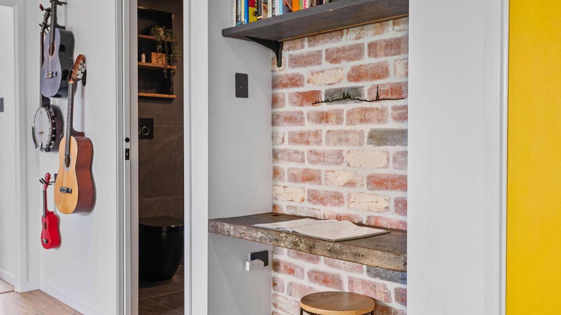 Spacious 3bdroom Entertaining Unit Close To City, Cafes And Shops *