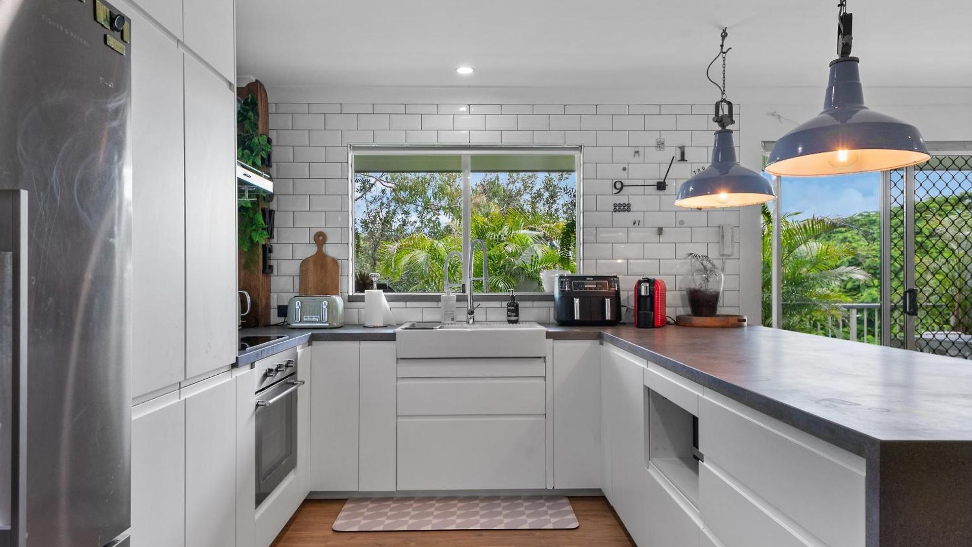 Spacious 3bdroom Entertaining Unit Close To City, Cafes And Shops Apartment Brisbane