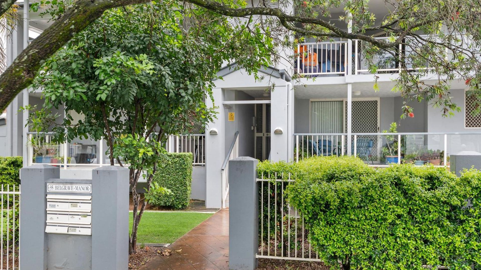 Spacious 3bdroom Entertaining Unit Close To City, Cafes And Shops