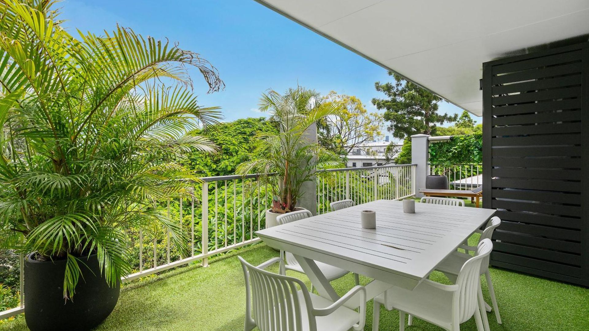 Spacious 3bdroom Entertaining Unit Close To City, Cafes And Shops *