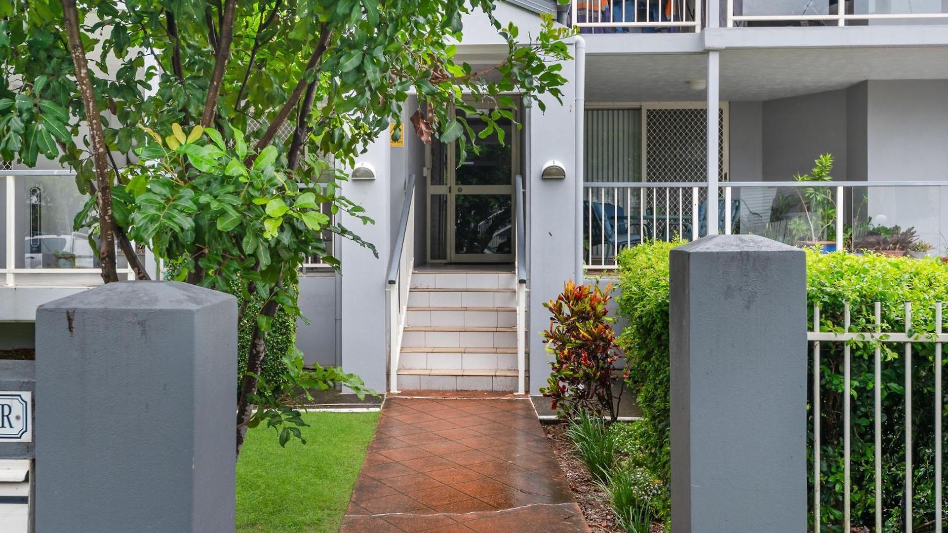 Spacious 3bdroom Entertaining Unit Close To City, Cafes And Shops