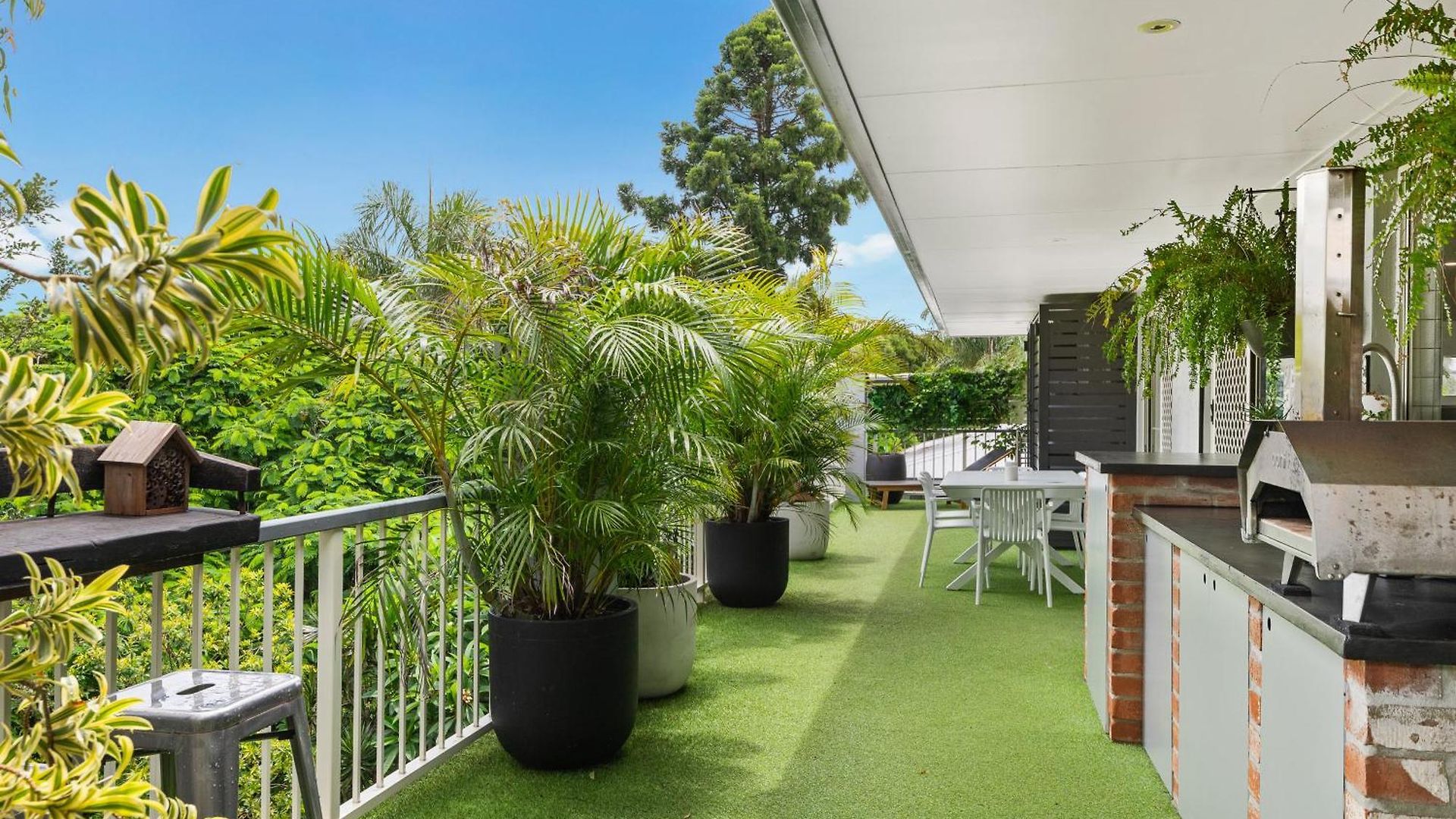 Spacious 3bdroom Entertaining Unit Close To City, Cafes And Shops
