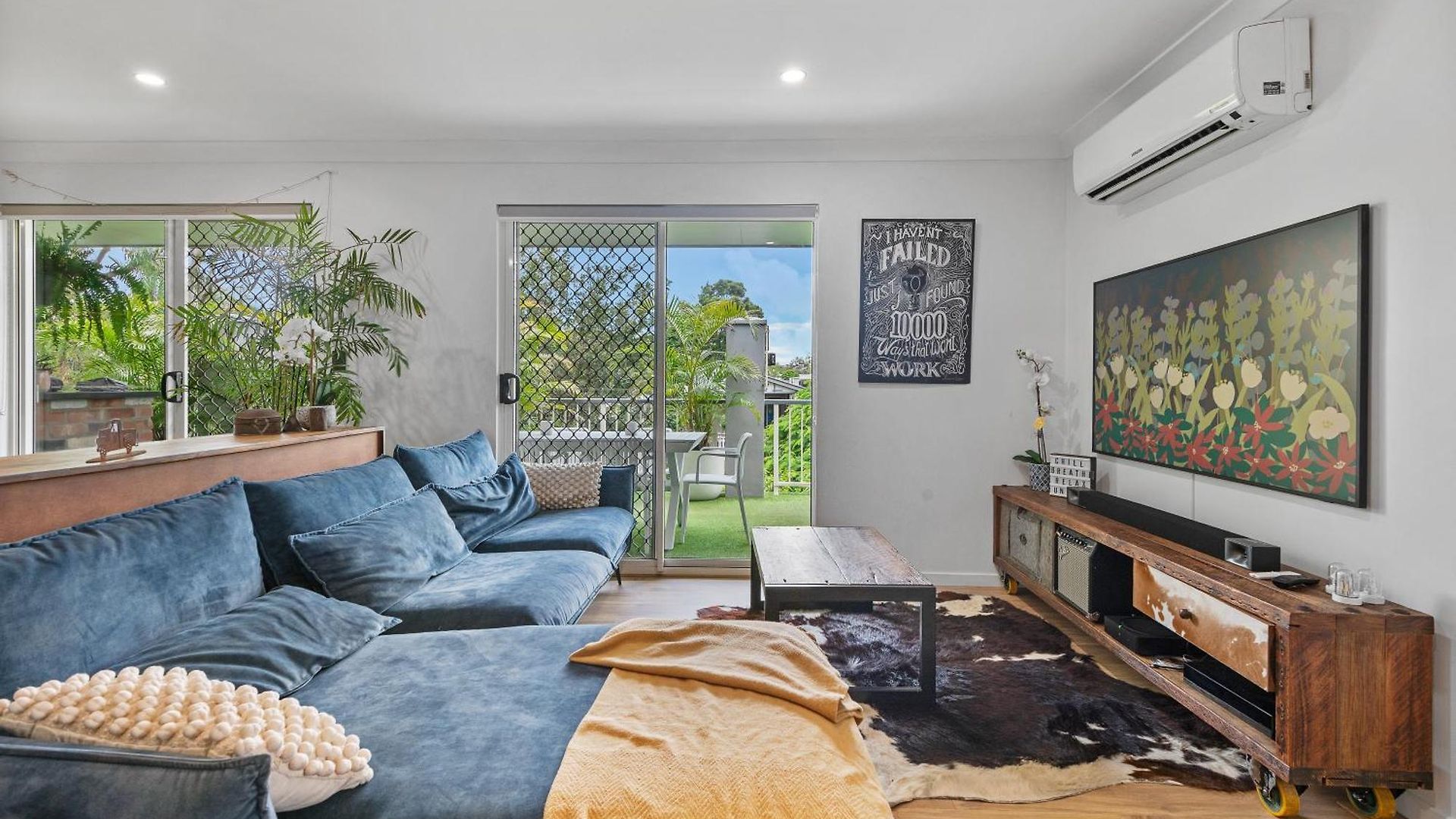 Spacious 3bdroom Entertaining Unit Close To City, Cafes And Shops