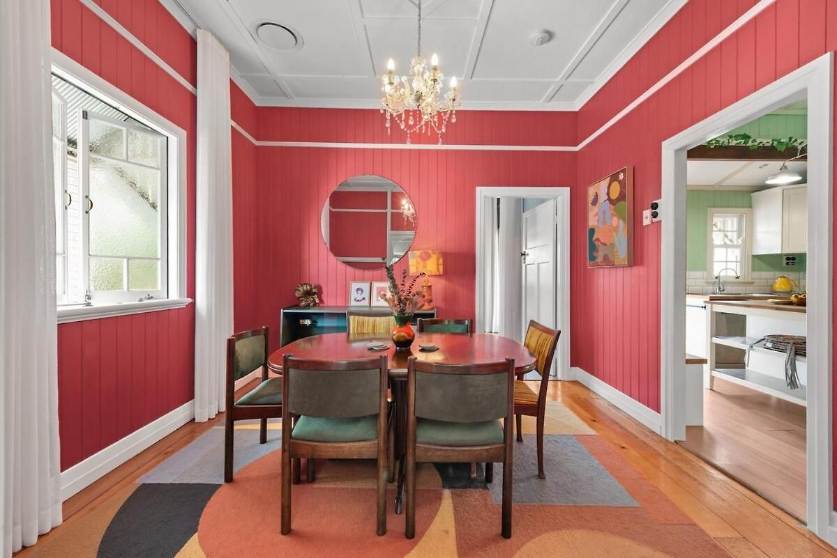 A Colourful Life 4bed-2bath-1car - Queenslander *