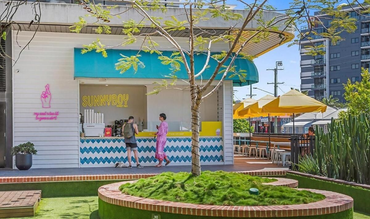 A Colourful Life 4bed-2bath-1car - Queenslander
