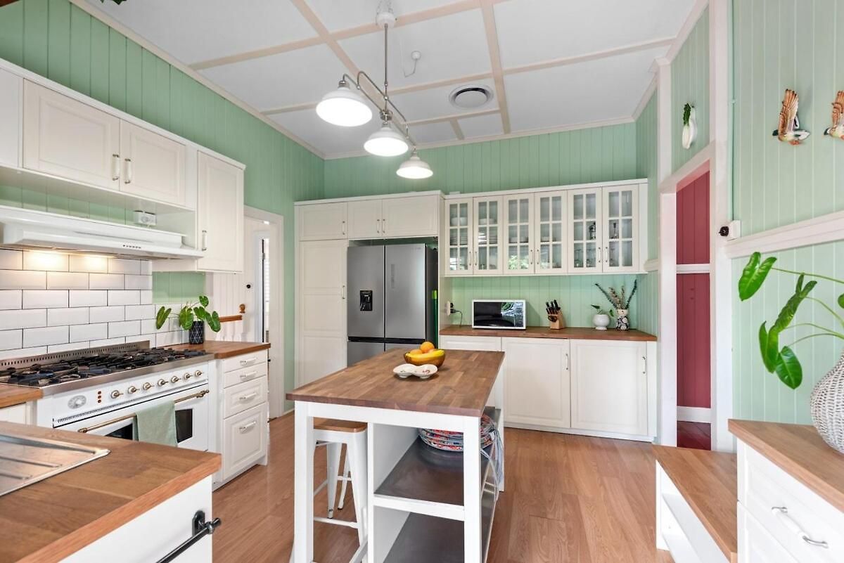 A Colourful Life 4bed-2bath-1car - Queenslander Holiday home Brisbane