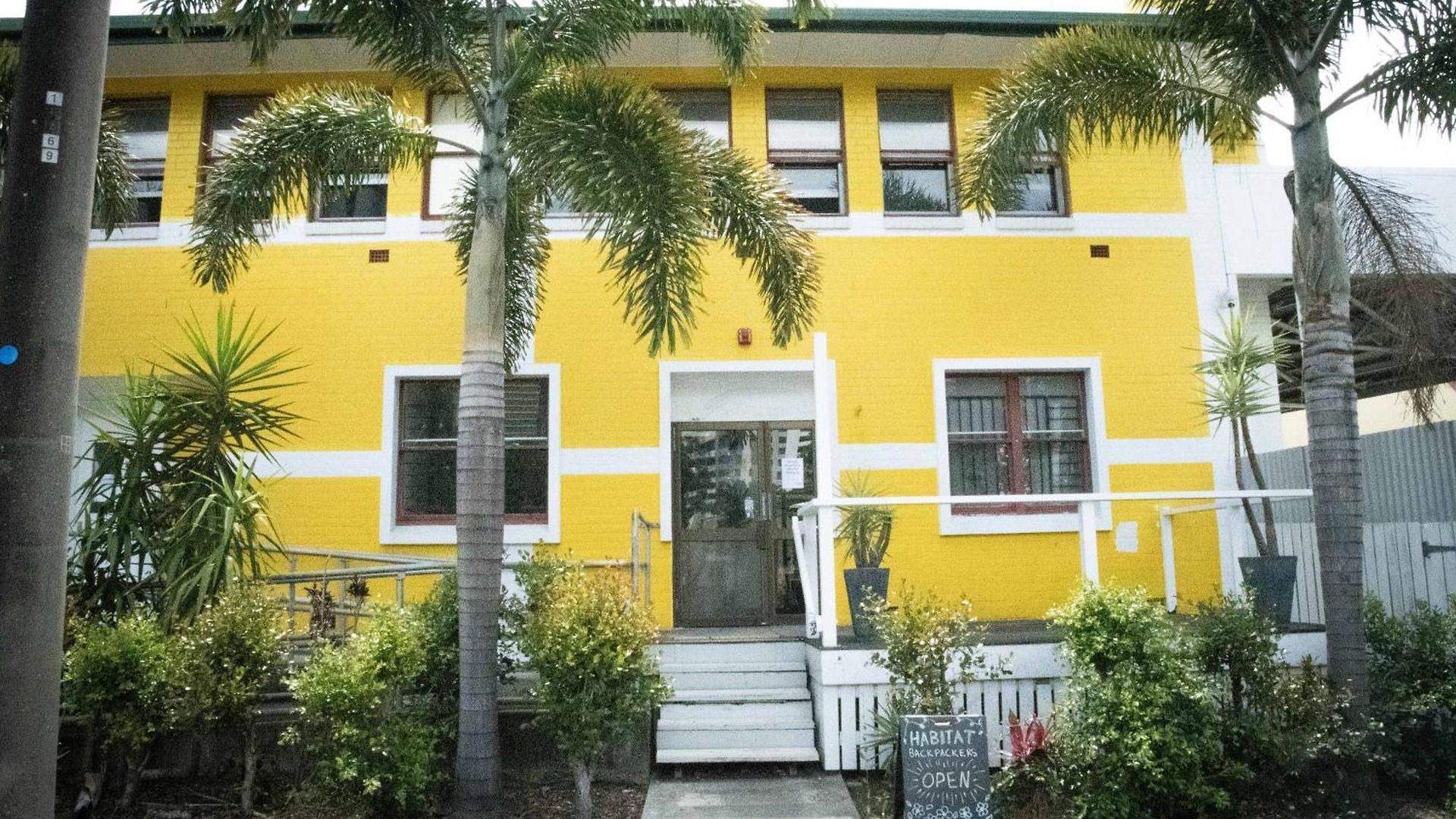 Habitat Backpackers Hostel *