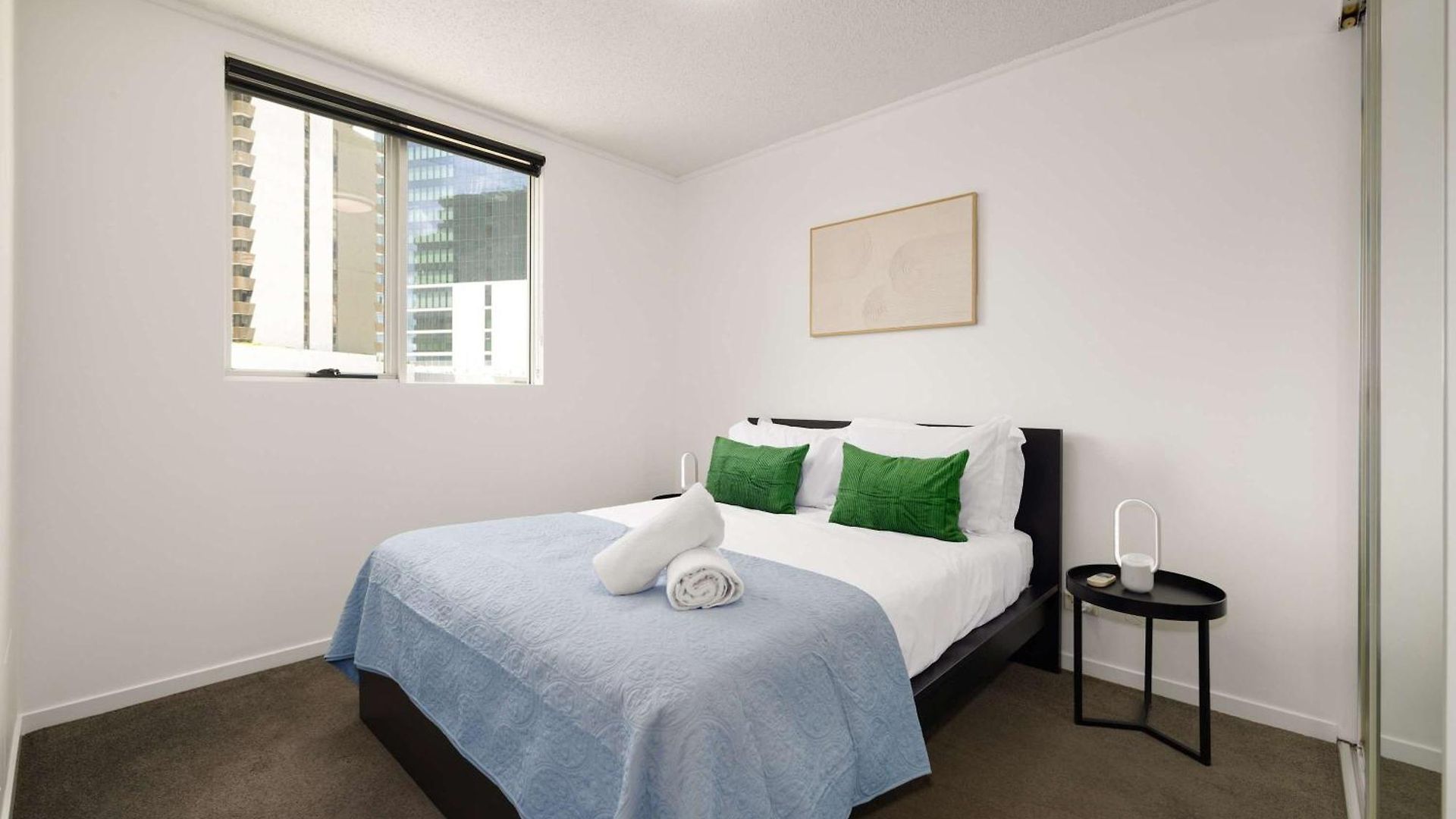 Newly Renovated 3br 2 Parking Spaces Pool Gym Views Walk To Shops *