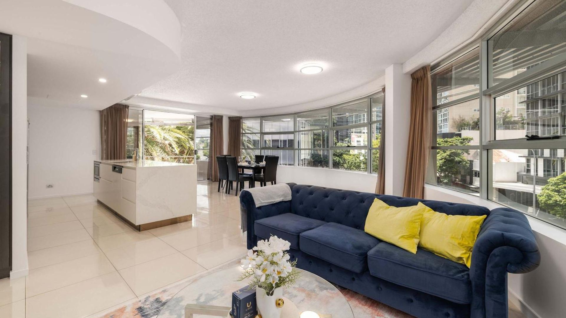 Newly Renovated 3br 2 Parking Spaces Pool Gym Views Walk To Shops Brisbane
