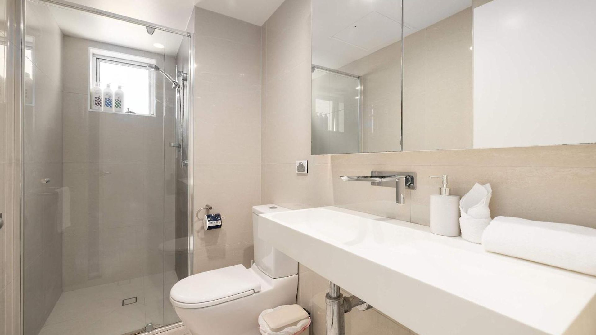Newly Renovated 3br 2 Parking Spaces Pool Gym Views Walk To Shops Apartment Brisbane