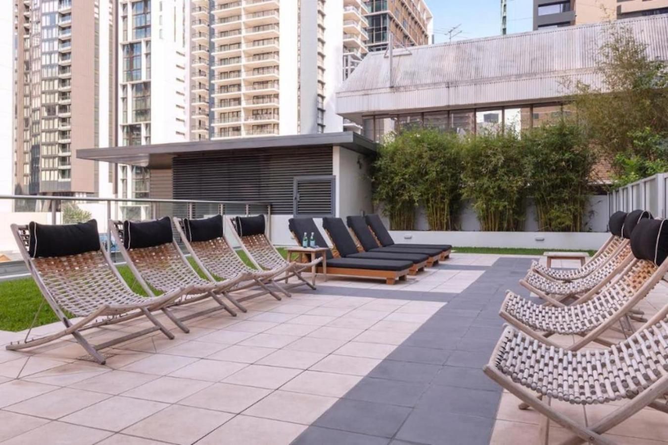 Apartment Great Value Cbd 2 Beds Free Carpark Pool And Gym