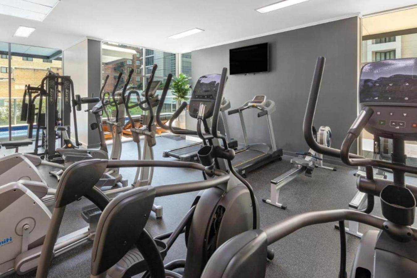 Apartment Great Value Cbd 2 Beds Free Carpark Pool And Gym *