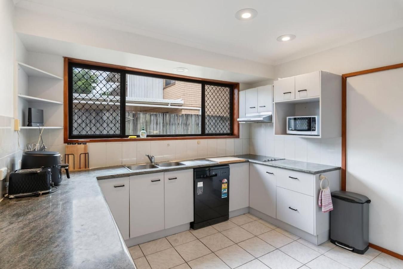 Holiday home Cozy Comfort 4br Near Malls And Transport *