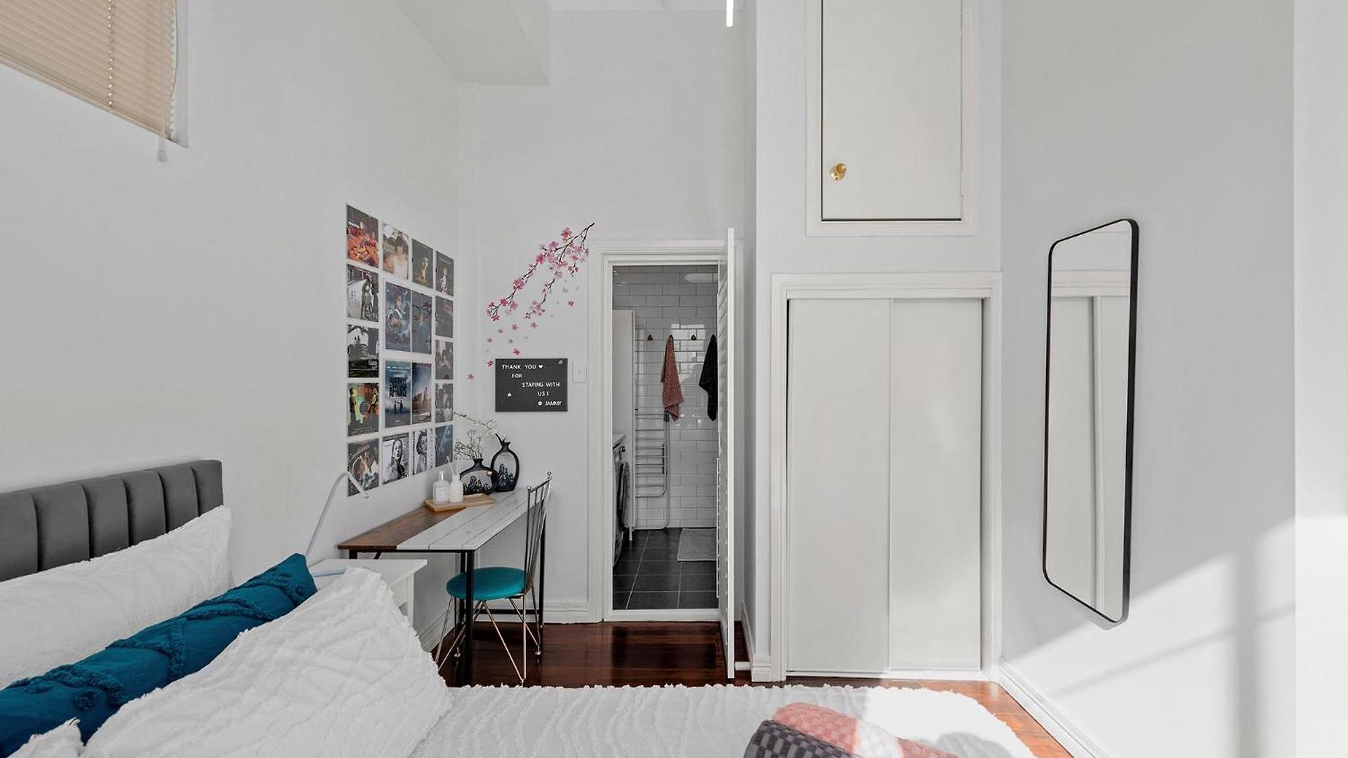 Apartment High Ceiling 1 Bedroom In The *